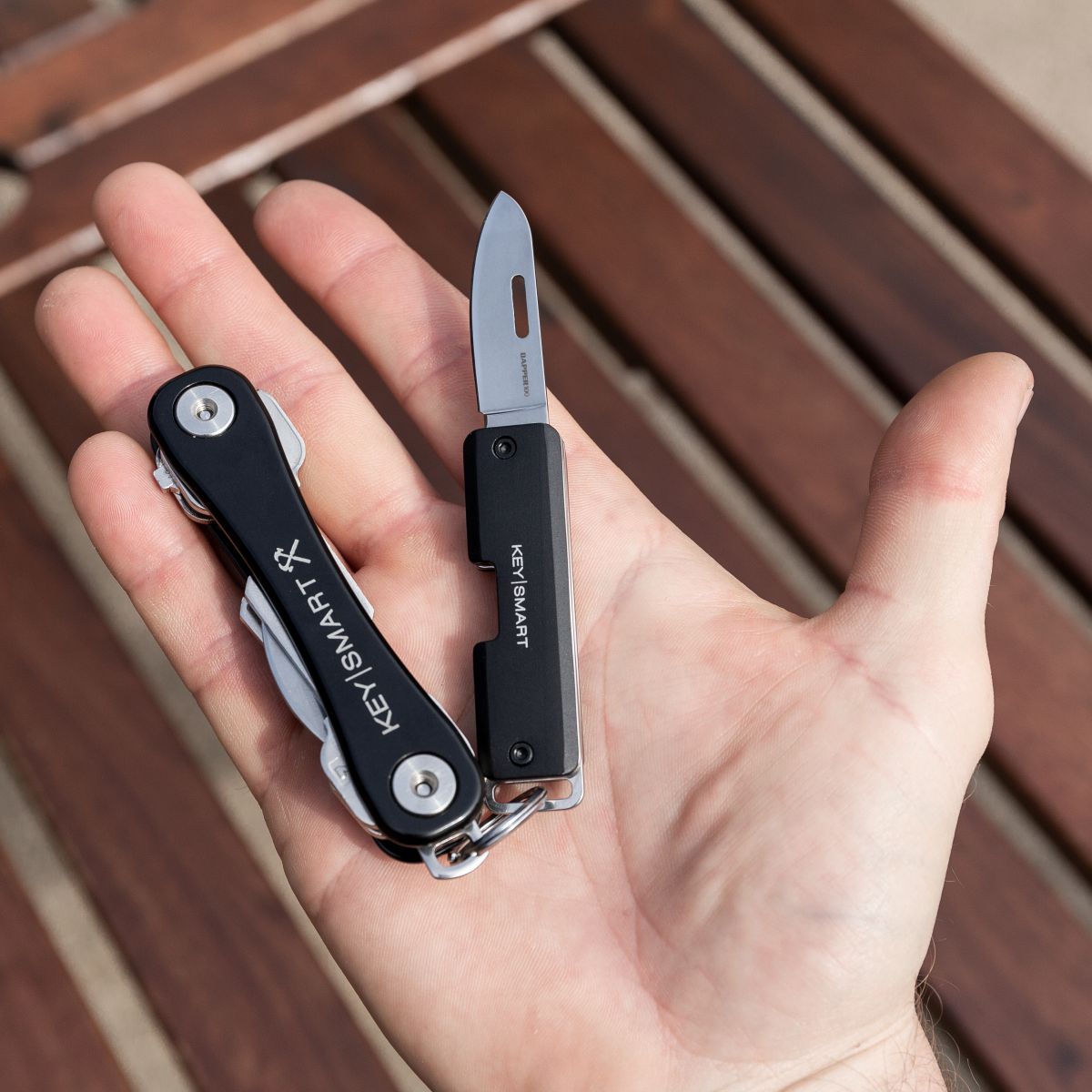 https://www.pocketdump.com/wp-content/uploads/2021/01/ks816-blk-keysmart-dapper-100-slim-keychain-gentlemans-knife-bg_black-full-11.jpg