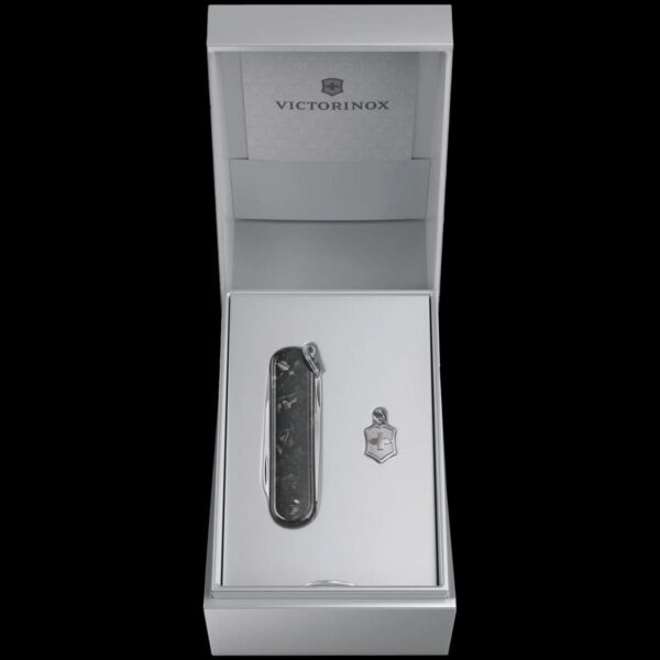 Victorinox Classic SD Brilliant Carbon - Image 4